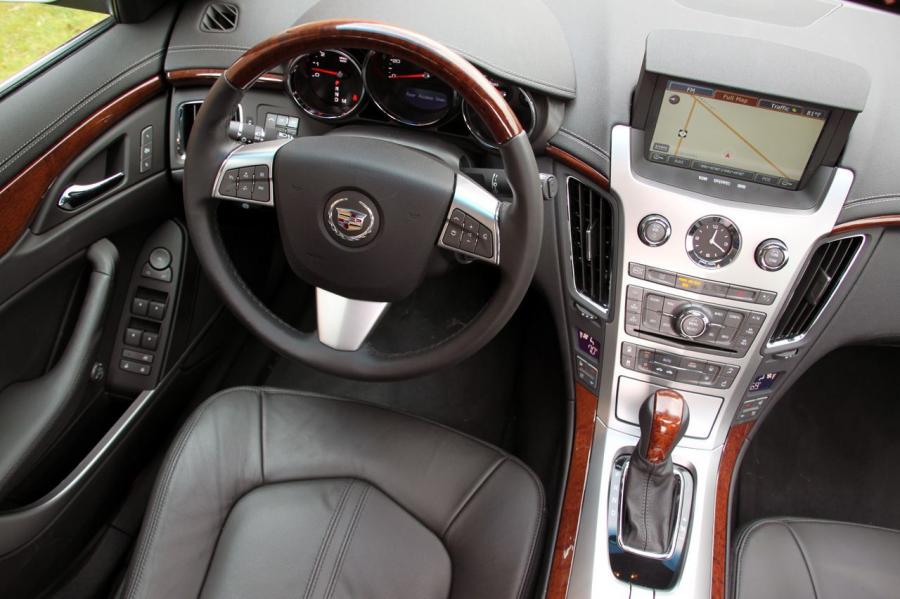  Cadillac CTS Sport Wagon 2010 года  (фото 30 из 53)